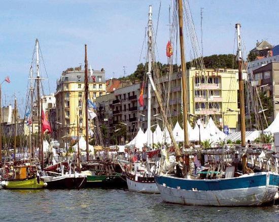 « L'Escale Du Port » 400M De La Plage, 50M Du Centre Ville บูโลญ-ซูร์-แมร์ ภายนอก รูปภาพ